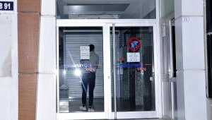 AVM'de mahsur kaldı