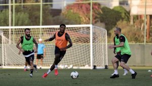 Aytemiz Alanyaspor'dan önce kutlama sonra idman