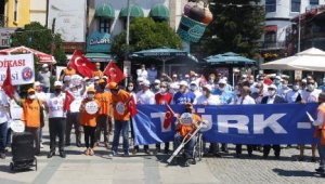 Basın açıklamasında fiziki mesafe unutuldu