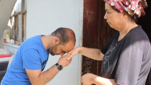 Böbreğiyle yaşama tutunduğu kızın annesine, duygulandıran ziyaret