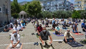 Büyükşehir Belediyesi 100 bin seccade dağıttı