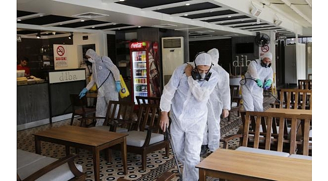 Büyükşehir kafe ve restoranları dezenfekte ediyor