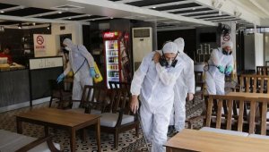 Büyükşehir kafe ve restoranları dezenfekte ediyor