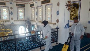 Camilerde dezenfekte sürüyor