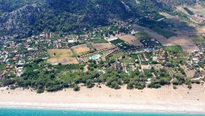 Çıralı Sahili gündüz insanların, gece kaplumbağaların