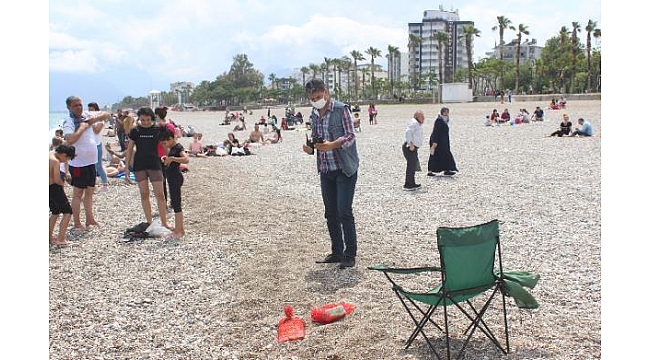 Denizde bulunan paketlerden at nalı, mermer ve kâğıt parçaları çıktı