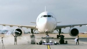 DJ Burak Yeter'den apronda performans