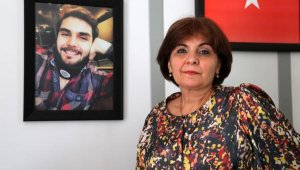 Dominik'te öldürülen kameramanın annesi, oğlunun telefonunu arıyor