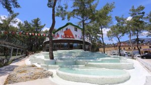 Dünyaca ünlü Pamukkale travertenleri Kepez'de