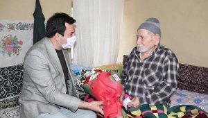 En yaşlı babaya ziyaret