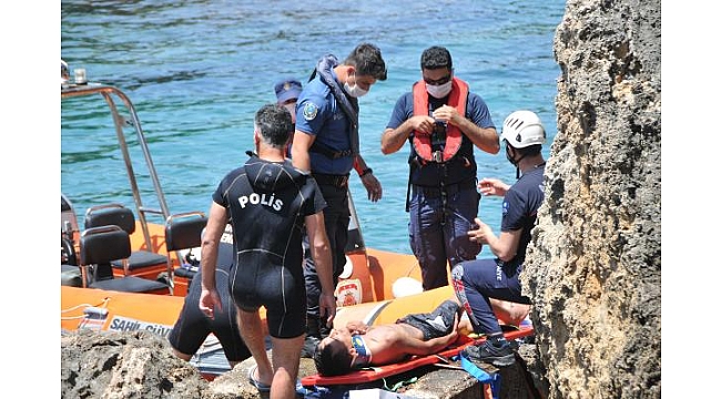 Falezlerden denize atlarken yaralanan genç için seferber oldular
