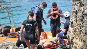 Falezlerden denize atlarken yaralanan genç için seferber oldular