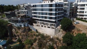 Falezlere sıfır bina inşaatı, yıkım kararına rağmen sürüyor