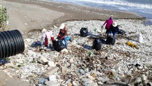 Finike'de kıyı temizliği