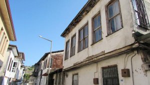 Finike'de tarihi binalar yenileniyor