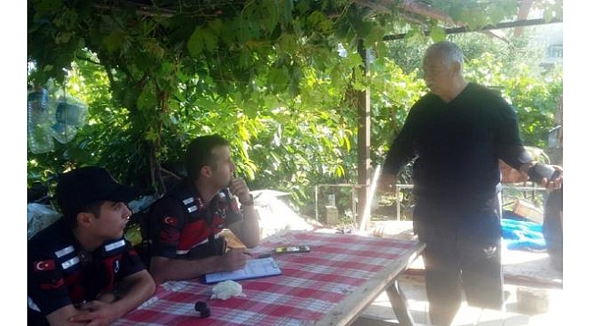 Girdikleri evden, sineklik ve saç boyası da çaldılar