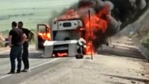 Hareket halindeyken alev alan çekici kamerada