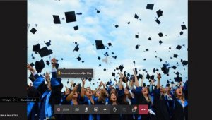 Hemşirelik fakültesi öğrencileri dijital törenle mezun oldu