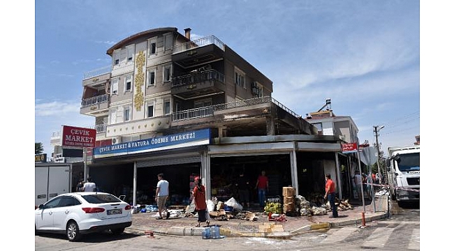 İki katlı market alev alev yandı