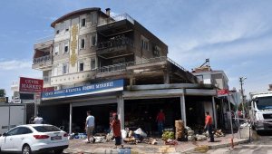 İki katlı market alev alev yandı