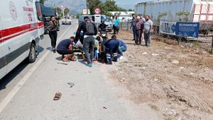 Kamyona çarpan motosikletin sürücüsü yaralandı