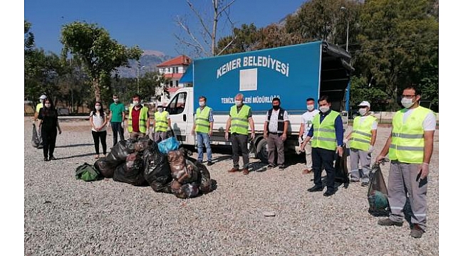 Kemer'de sahil temizliği