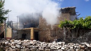 Korkuteli'de ev yangını