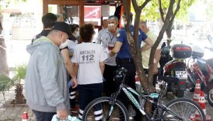 Madde bağımlısı, camiye girmesine izin vermeyen güvenlik görevlisini yaraladı