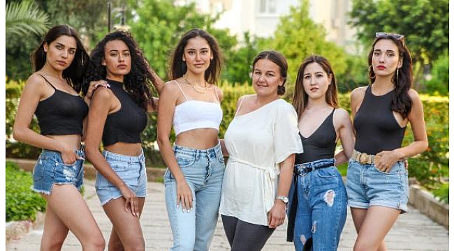 Mankenler 'yeni normal'e ayak uyduruyor