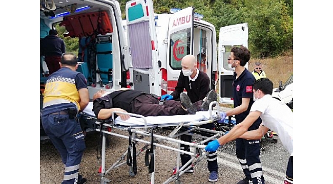 Minibüs şarampole devrildi; 9 kişilik aile yaralandı