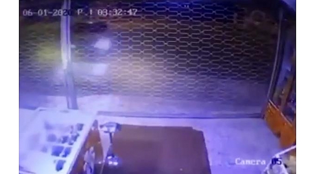 Otomobilin markete girme anı kamerada