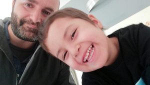 Öykü Arin'den iliğiyle can veren babasına 'kalp' dolu hediye