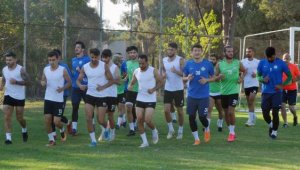 Serik Belediyespor top başı yaptı