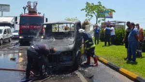 Seyir halindeki kamyonet yandı