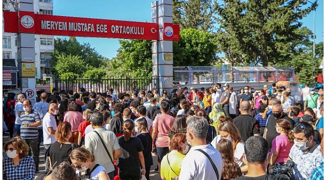 Sınav stresi sosyal mesafeyi unutturdu