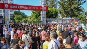 Sınav stresi sosyal mesafeyi unutturdu