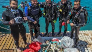 Su altındaki çöp dağları