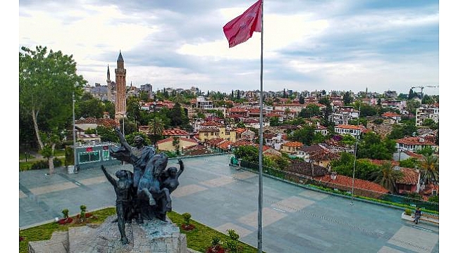 Ulusal Yükseliş Anıtı bakımda