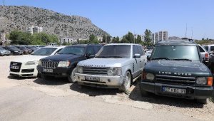 Uyanık borçlular, milyonluk araçları otoparklarda çürütüyor