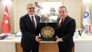 Vali Karaloğlu'ndan Başkan Böcek'e veda ziyareti