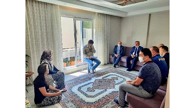 Yaralı askerin annesine ziyaret