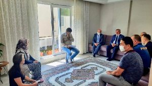 Yaralı askerin annesine ziyaret