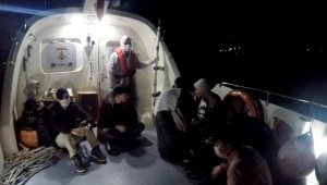 Yunanlıların ölüme terk ettiği 9 kaçak göçmen kurtarıldı