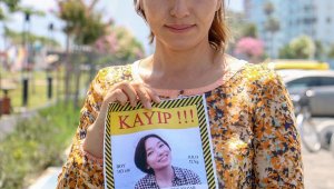 2 aydır kayıp olan kızını ilanlarla arıyor