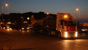 30 yıllık savaş uçağı TIR'larla okula getirildi