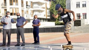 59 yaşındaki Ukraynalı Mitya'dan kaykay şov