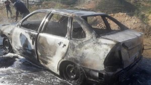 Alanya'da seyir halindeki araç yandı