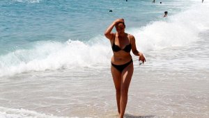Alanya'ya nem bulutları indi, sıcaktan bunalan denize koştu
