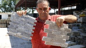 Antalya'da işlediği taşları dünyaya satıyor