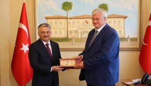 Antalya'da turist gibi tatil yapan Büyükelçi Sybiha: Güvenli turizm için her şey hazır